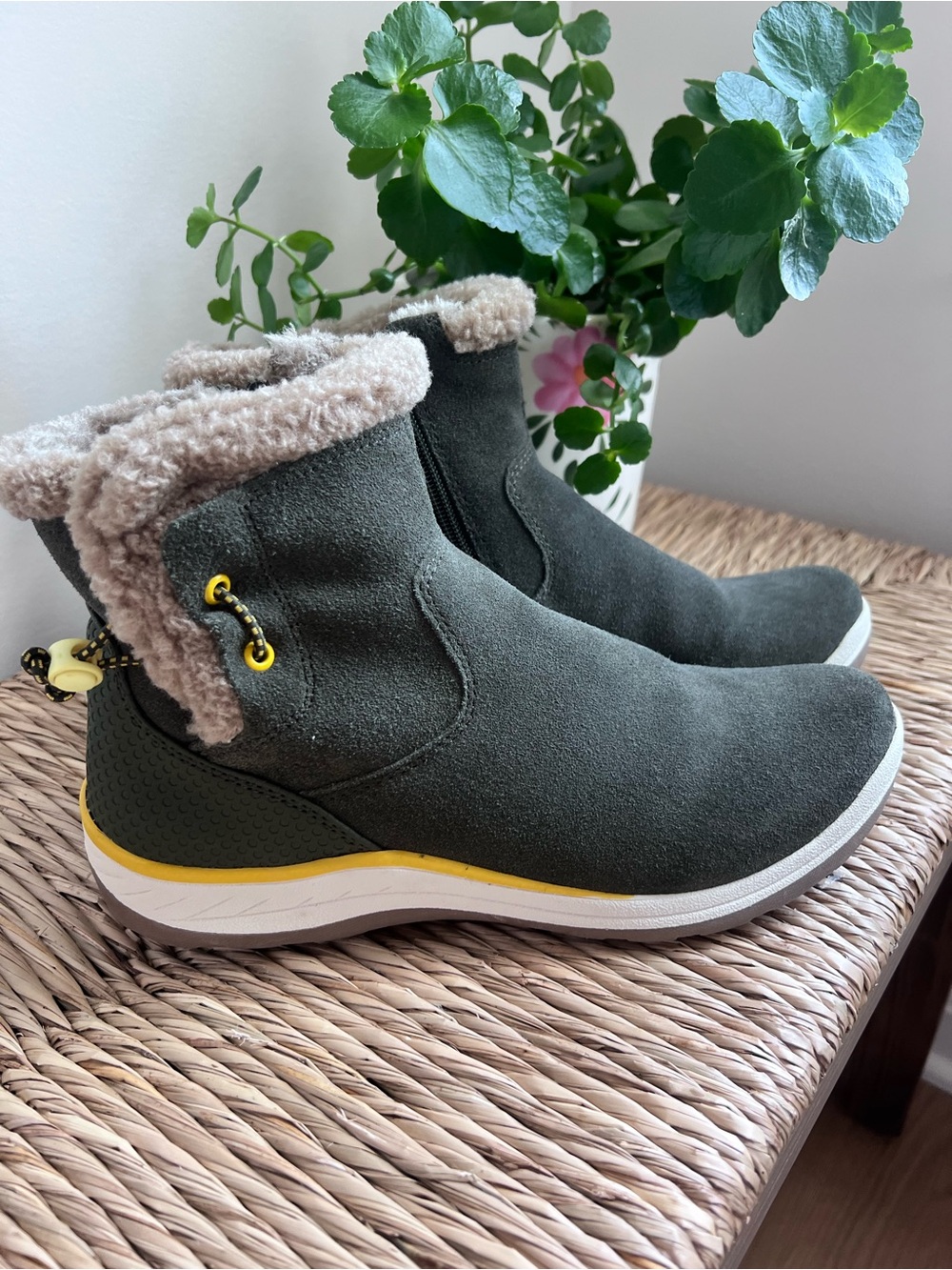 Batetraps Kalina Woman’s Suede  Cozy Fleece-Lined Ankle Boots in Pine. Size 8.5